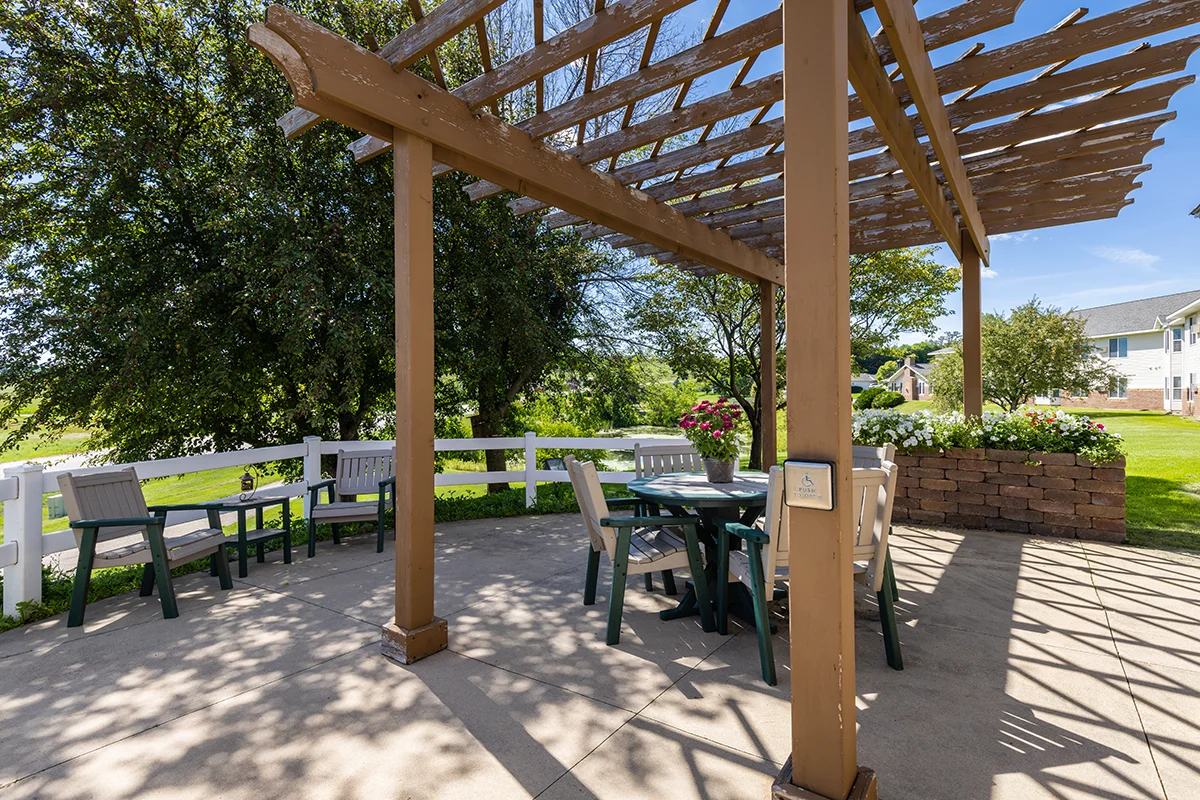 https://www.jaybirdseniorliving29.net/wp-content/uploads/2023/09/meadow-lakes_03_1200.webp