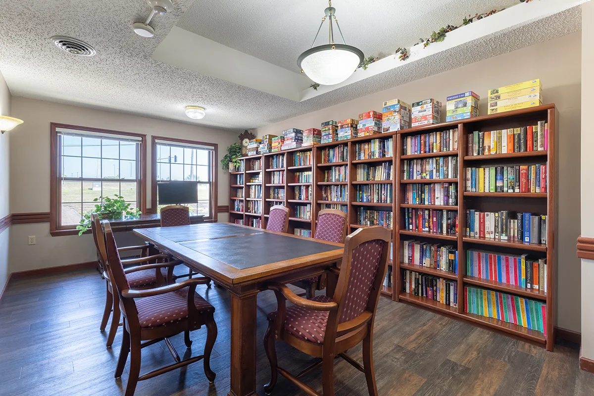 https://www.jaybirdseniorliving29.net/wp-content/uploads/2023/09/sunset-park_03_1200.webp