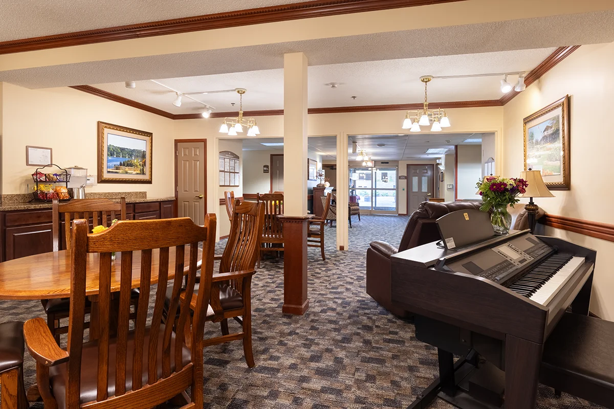 https://www.jaybirdseniorliving29.net/wp-content/uploads/2023/09/sunset-park_23_1200.webp