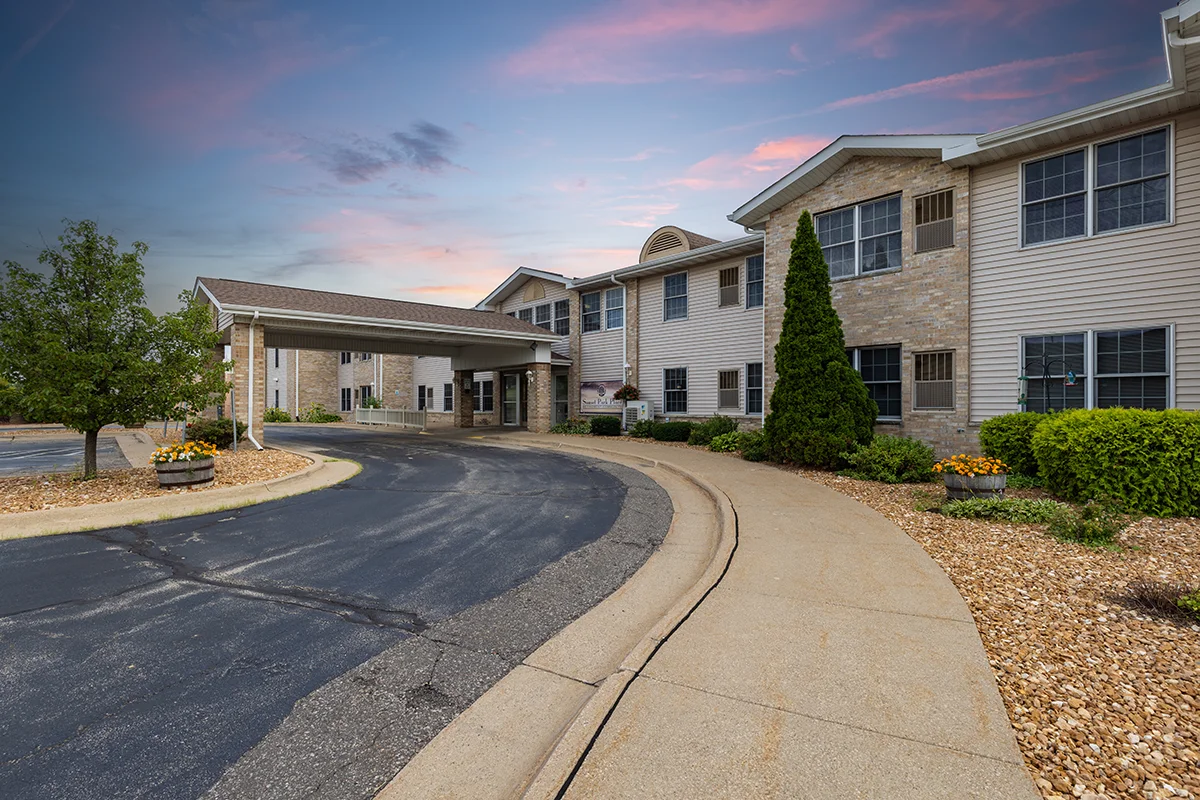 https://www.jaybirdseniorliving29.net/wp-content/uploads/2023/09/sunset-park_27_1200.webp