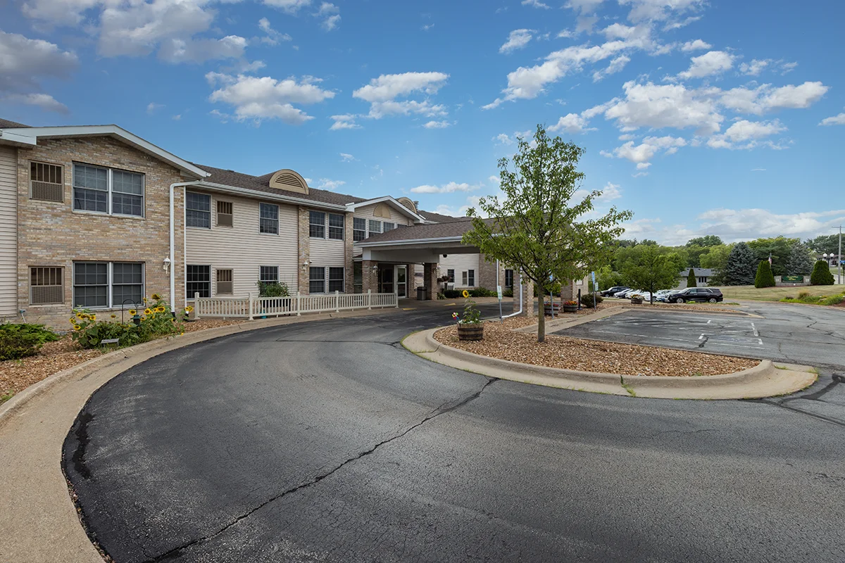 https://www.jaybirdseniorliving29.net/wp-content/uploads/2023/09/sunset-park_41_1200.webp