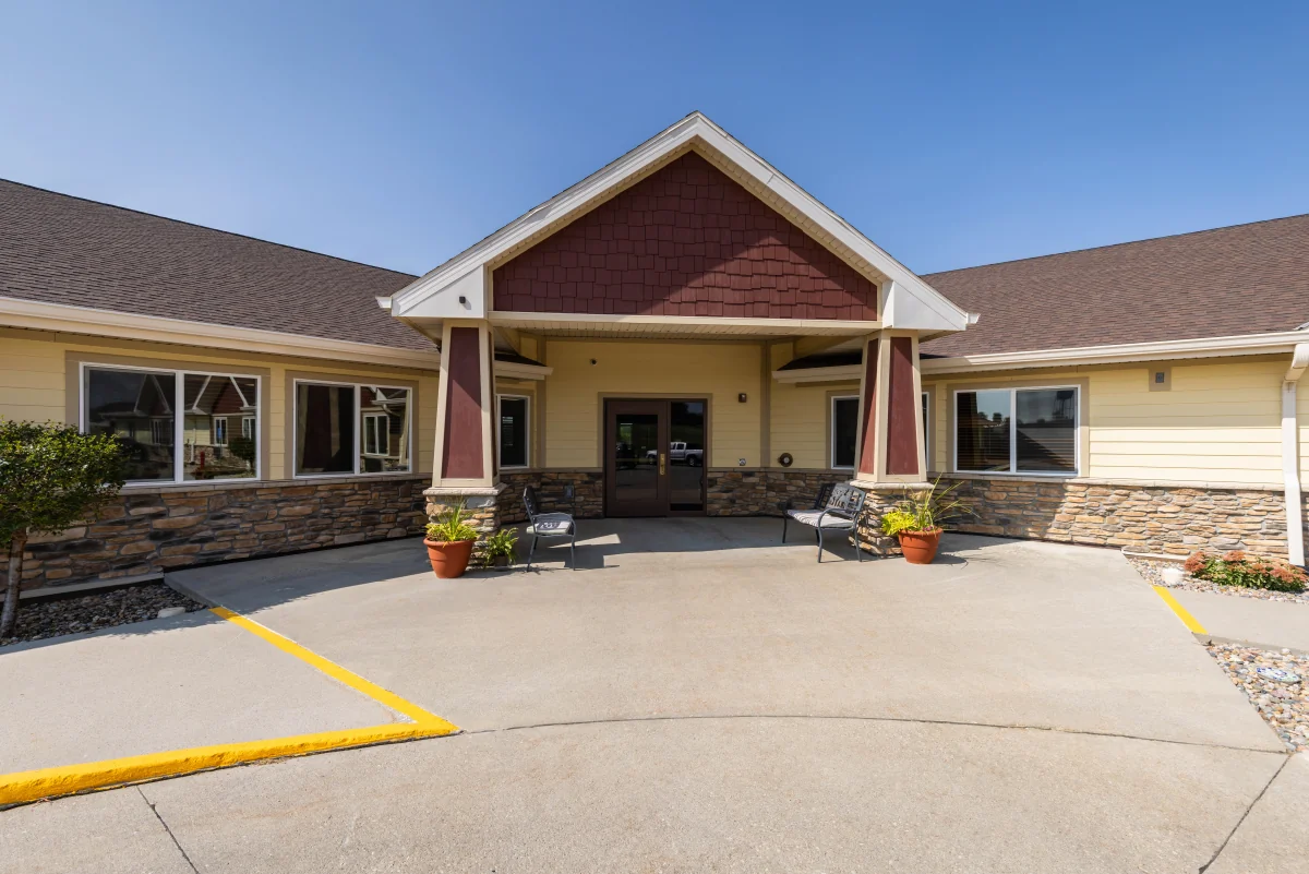 https://www.jaybirdseniorliving29.net/wp-content/uploads/2023/12/Manning_Senior_Living_20_1200.webp