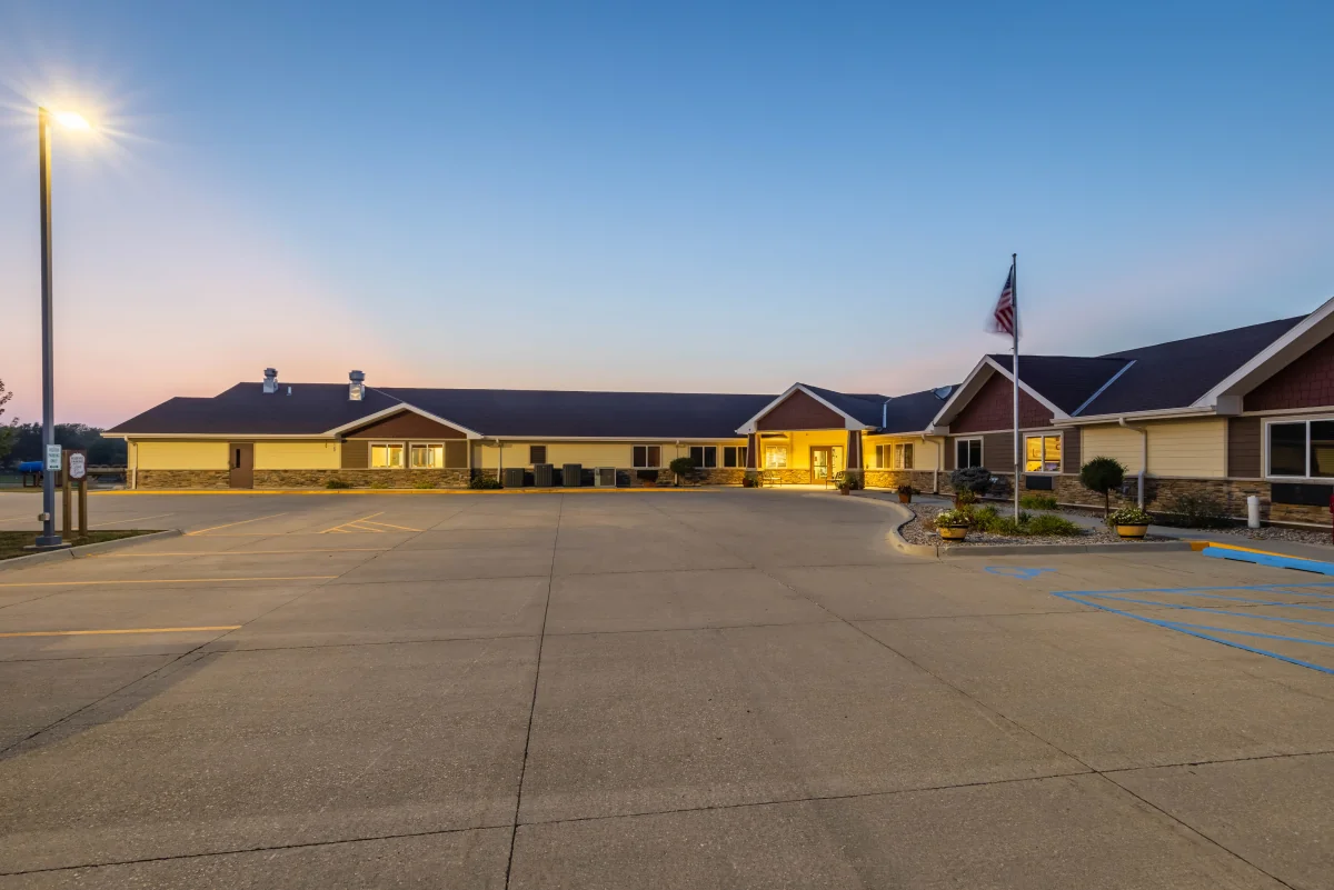 https://www.jaybirdseniorliving29.net/wp-content/uploads/2023/12/Manning_Senior_Living_36_1200.webp