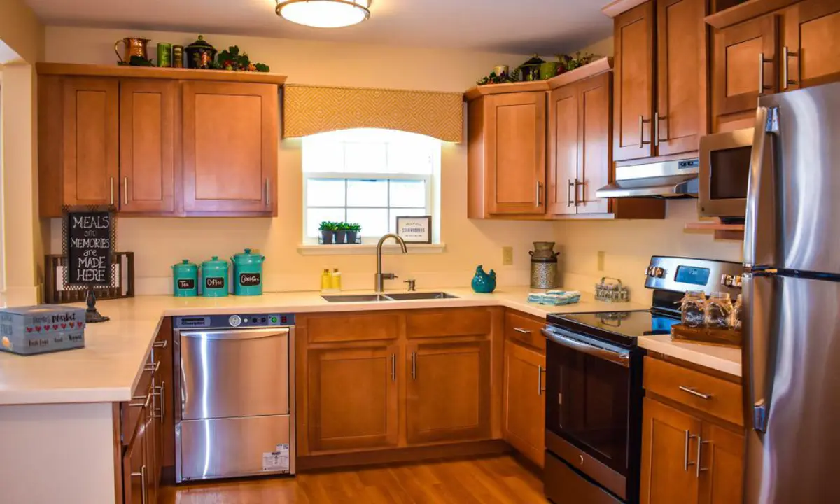 https://www.jaybirdseniorliving29.net/wp-content/uploads/2024/07/Kitchen.webp